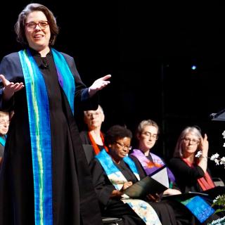 UUA President Susan Frederick-Gray tells a story during the Sunday worship service at the 2018 General Assembly