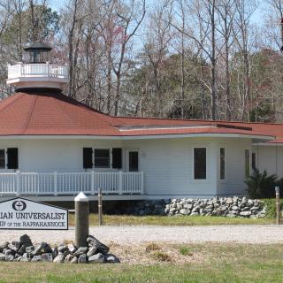 UU Fellowship of the Rappahannock in White Stone, Virginia, is built in the style of a Chesapeake Bay “screwpile” lighthouse, complete with a rooftop lantern room.
