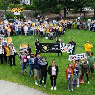 At the end of a June 21 public witness rally during the UUA General Assembly in Spokane, Washington, UUs and local activists form a heart in the park where hundreds called for criminal justice reforms.