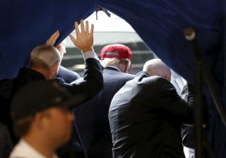 U.S. Republican presidential candidate Donald Trump departs at the end of a rally with supporters in Harrington, Delaware, April 22, 2016. 
