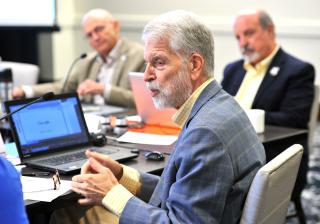 UUA Financial Advisor Larry Ladd addressing the Board of Trustees