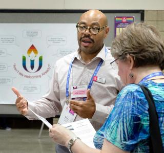 The Rev. Michael J. Crumpler explains the UUA’s revised Welcoming Congregation program during one of two GA poster sessions.