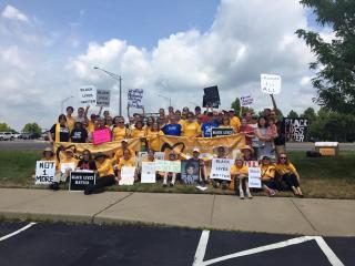 UUs join weekly vigil in Chesterfield, Mo.