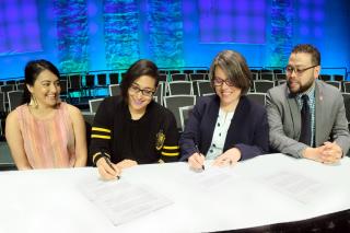 At GA 2019, UUA and DRUUMM leaders sign a five-year memorandum of understanding, reviewable in 2024. 