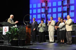 UUA Moderator Jim Key announces the Wake Now Our Vision campaign. Left to right: Jim Key, the Rev. Dr. Lee Barker, the Rev. Meg Riley, the Rev. Dr. William F. Schulz, the Rev. Peter Morales, the Rev. Rosemary Bray McNatt, the Rev. Don Southworth.