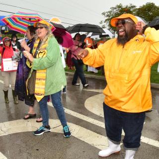 The Rev. Amy Carol Webb, minister of River of Grass UU Congregation, and Everette R.H. Thompson, program manager of the UUA’s Side With Love program, lead a chant in the rain at an interfaith protest outside the Homestead detention center near Miami, Fl.