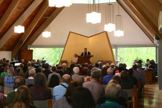 Reverend Bill Neely giving the sermon at the Unitarian Universalist Congregation of Princeton, NJ, during their white supremacy teach-in on May 7, 2017.